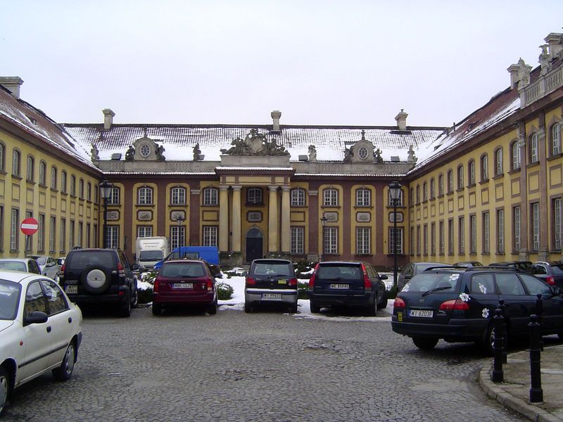 It's the Palac Branickich, now the city hall. Before you say that it looks pretty good for its age, think again. Yes: the palace was destroy