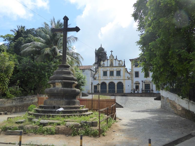It faces the first Franciscan church in Brazil.