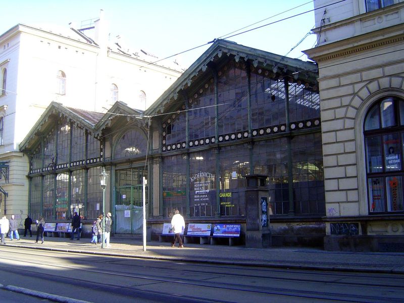 New forms did take shape in the city. Like this train station.