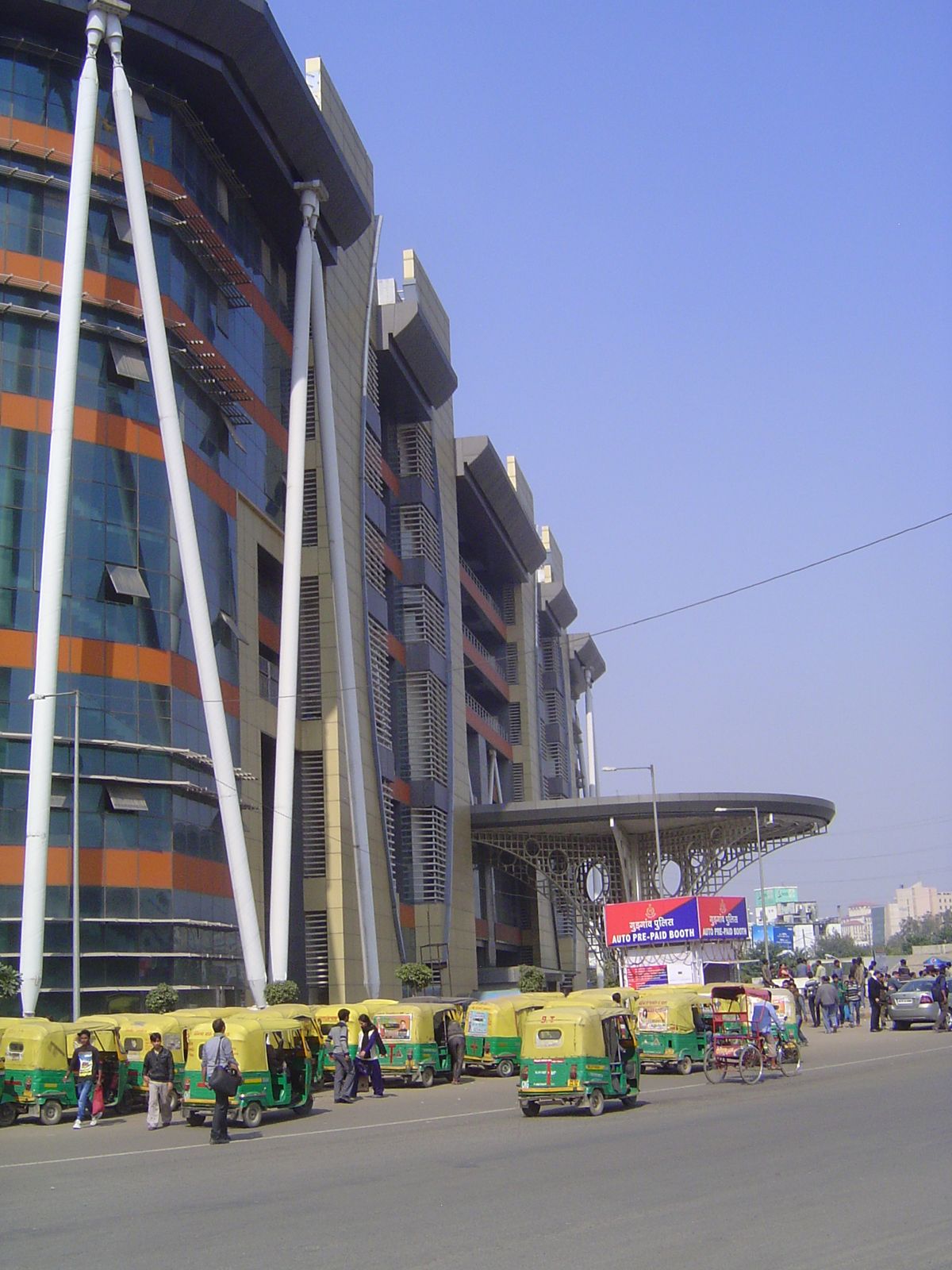 Once you get there, book an auto-rickshaw and take off.