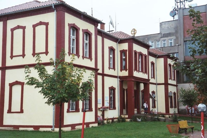 Public library—and one of the oldest buildings in town. It was erected pre-1914 by the Turks as the city hall.