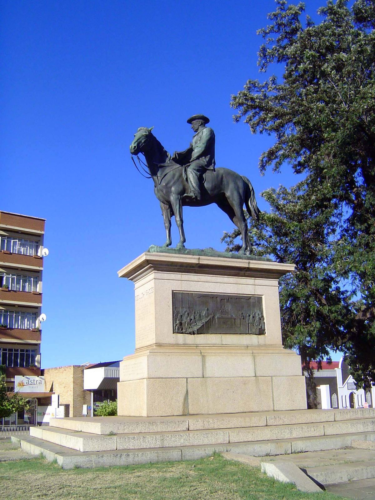And so we have the icons. The statue of Rhodes was unveiled in 1907, five years after his death.