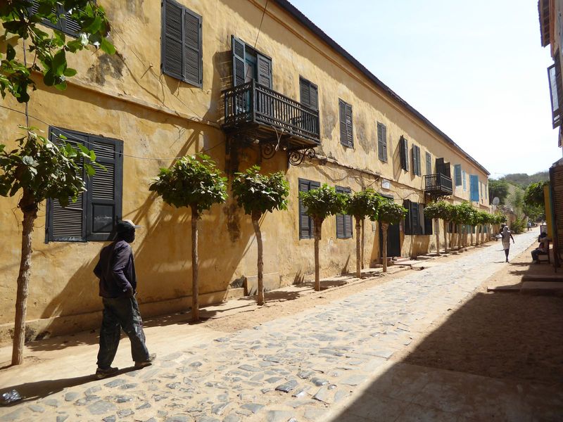 Facade of the school.