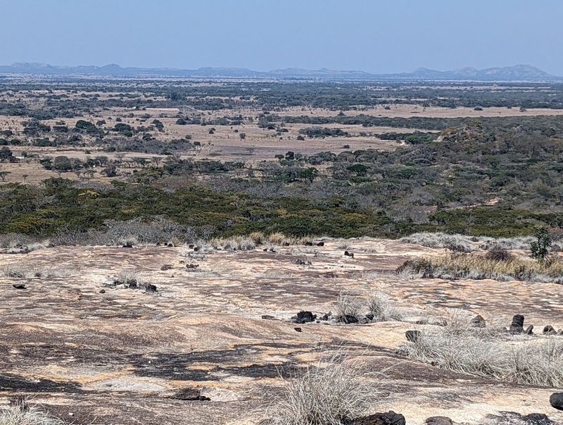 The countryside looks pretty empty, but in the 17th century Naletale was surrounded by farmers raising cattle and growing sorghum, millet, a