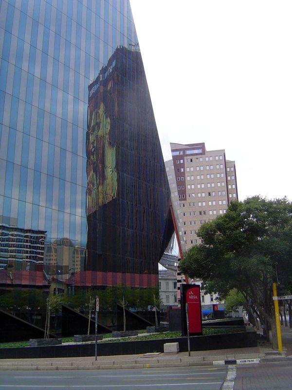 Modern office towers eventually appeared, for example with the Stock Exchange building of 1984, designed by Helmut Jahn and developed by Ang