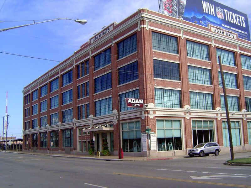 There were factories, too, including this Ford assembly plant, which opened in Deep Ellum in 1914. It became a hat factory in 1955. That clo