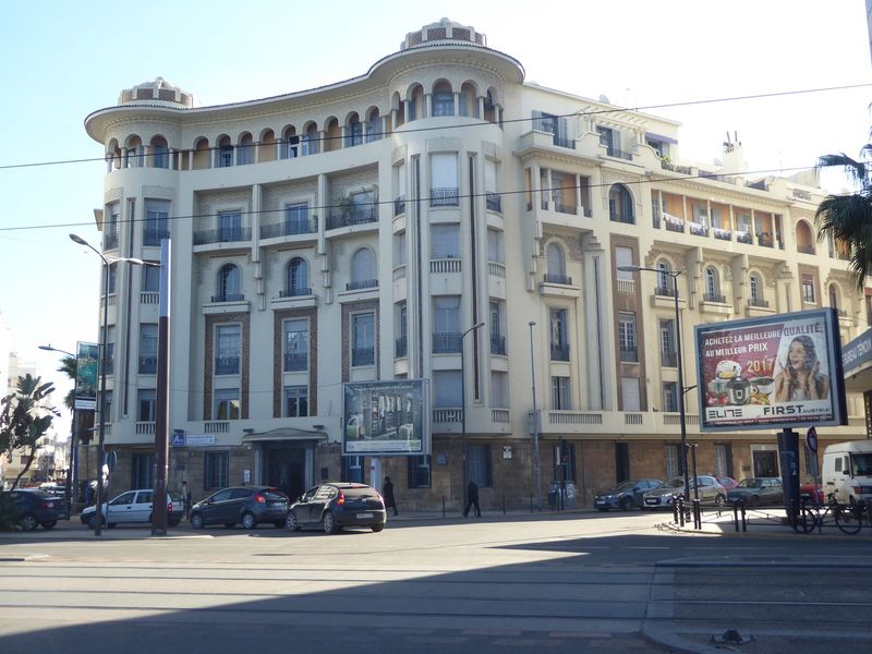 The INCAMA building, named for an insurance company, opened on such a corner in 1928 to a design by Albert Greslin. Cohen and Eleb write: "C