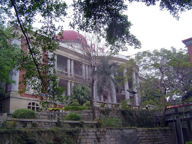 Designed by a Dutch-American who happened to be the president of the island's hospital, the Octagon House was built in 1907 for Lin Heshou.