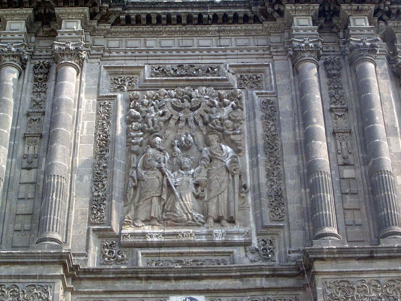 St. Dominic receives both the keys of heaven from Saint Peter and the Epistles from Saint Paul. Above them, a dove represents the Holy Spiri