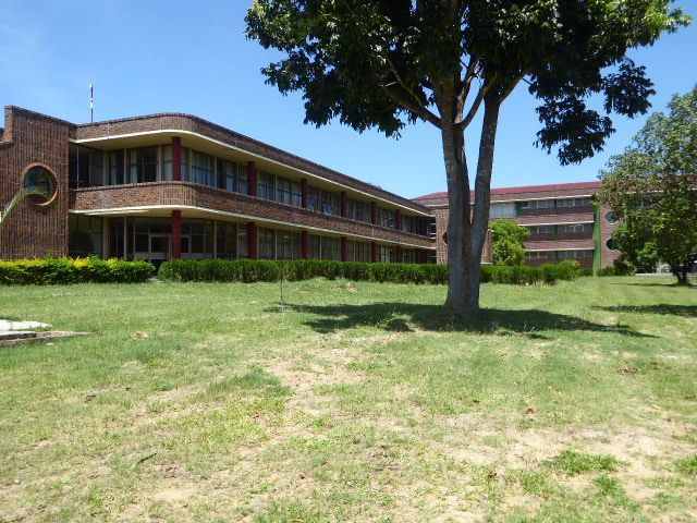 Masvingo Polytechnic is probably the most stylish building in town. The school celebrated its 25th commencement exercises in 2017 but was sh