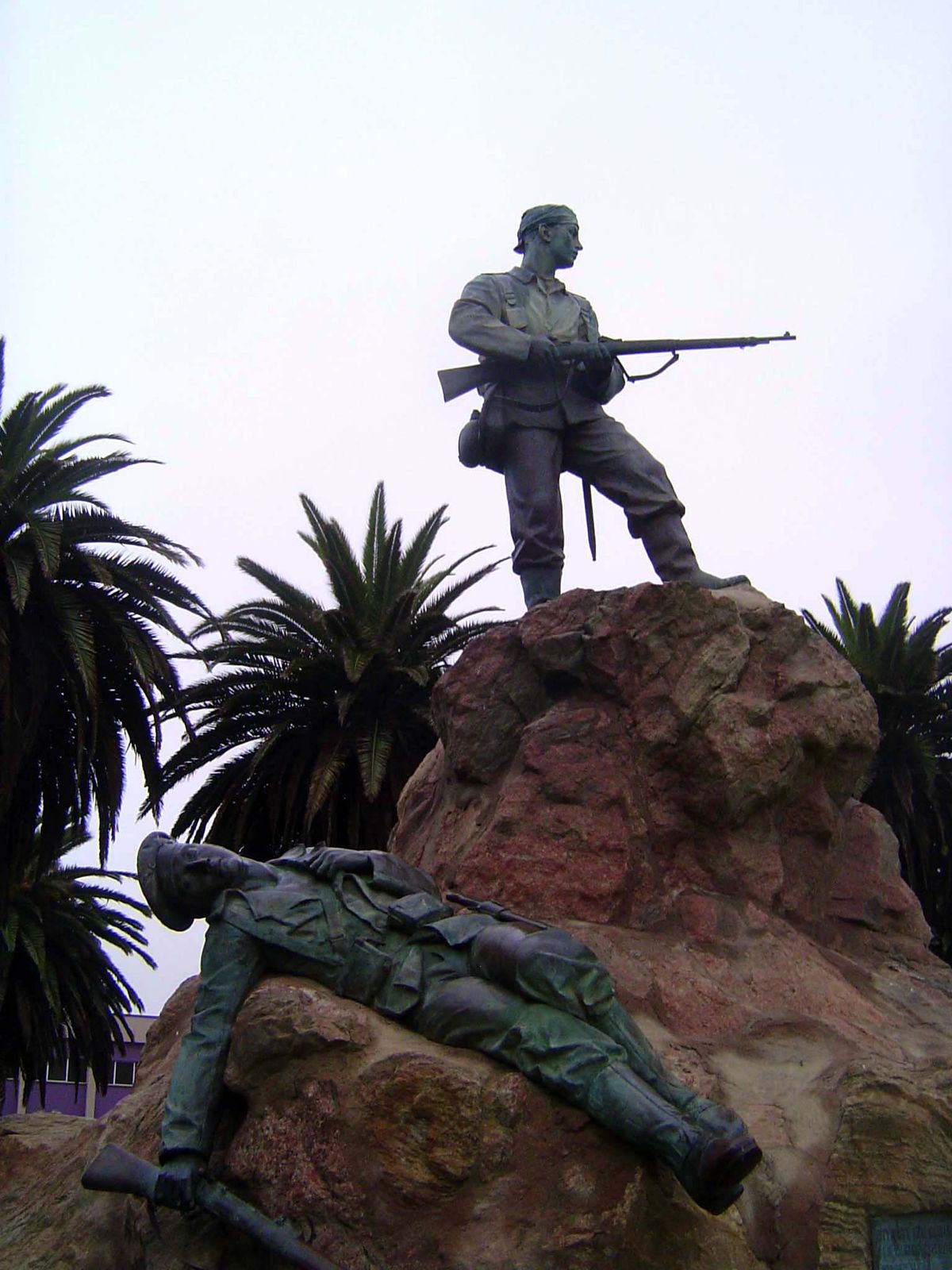 The monument, cast in Berlin and dedicated in 1908, commemorates both sacrifice and courage.