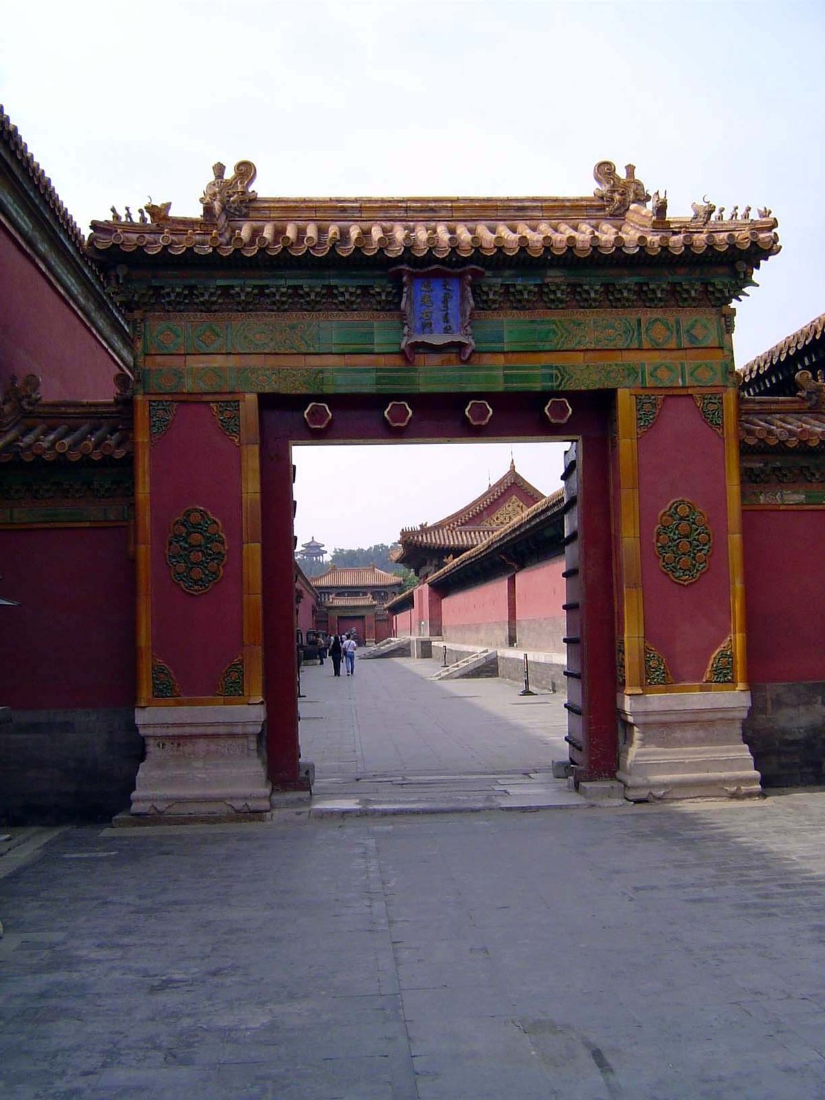 Another alley, First West Long Alley, dividing the west-side palaces into groups. In the distance, Prospect Hill.