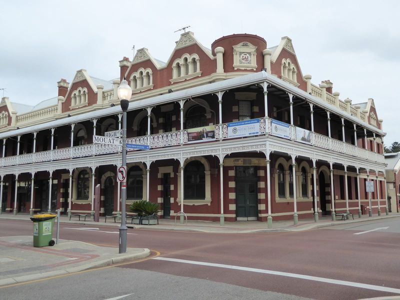 In 1870 this was the Victoria Hotel, but in 1901 it became the P\&O Hotel. Now it's Quinlan's Training Restaurant, part of the University of