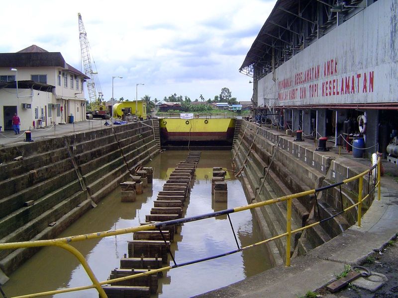 The drydock can be filled at high tide.
