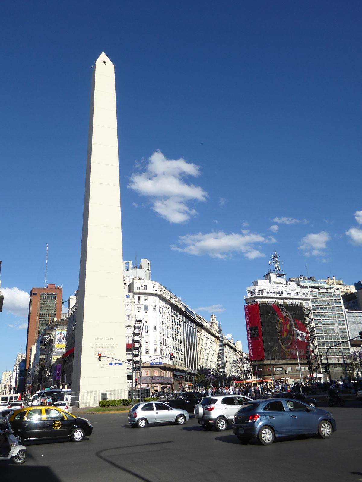We've jumped a mile to the northwest and are back on the pedestrian-challenging Avenida de 9 Julio. The obelisk was built in 1936 to celebra