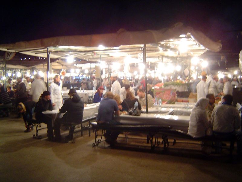 Dinner in the Place seems to be obligatory for tourists.