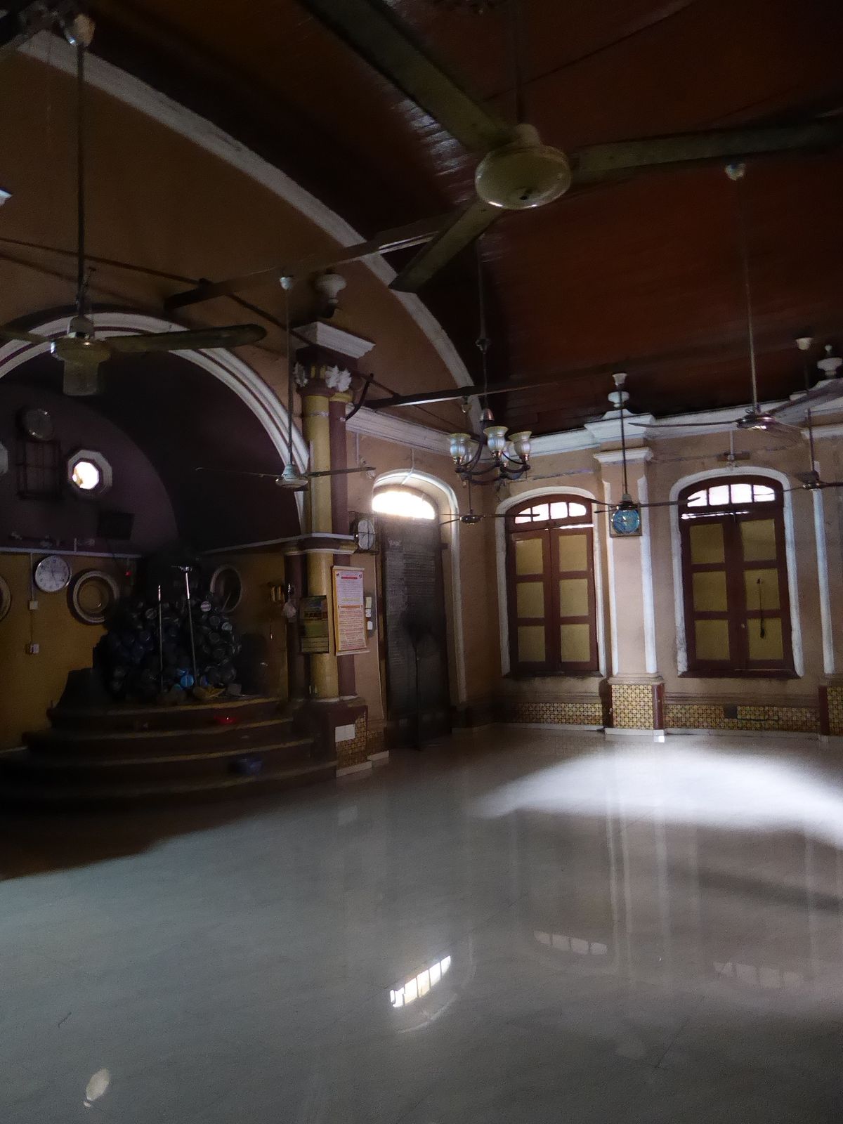 Here's a peek inside. The curved windows and doors are characteristic of the Brazilian style—in this case carried over to the mihrab.