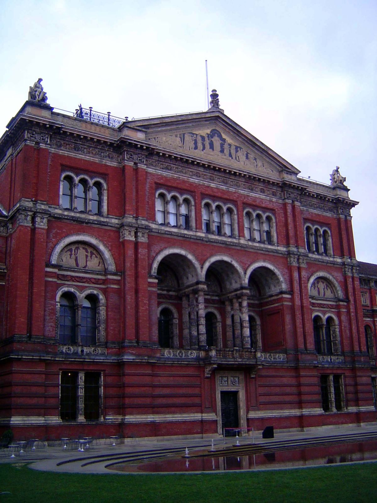 Behind the main building, a courtyard is framed on the north by what was originally the South Kensington Museum, from the 1860s. The archite