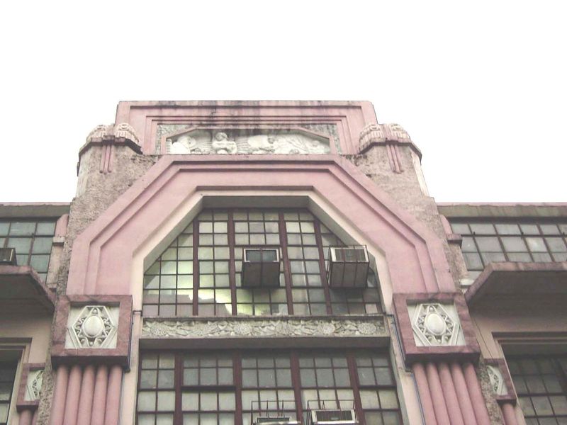 The opposing Perez-Samanilla facade.