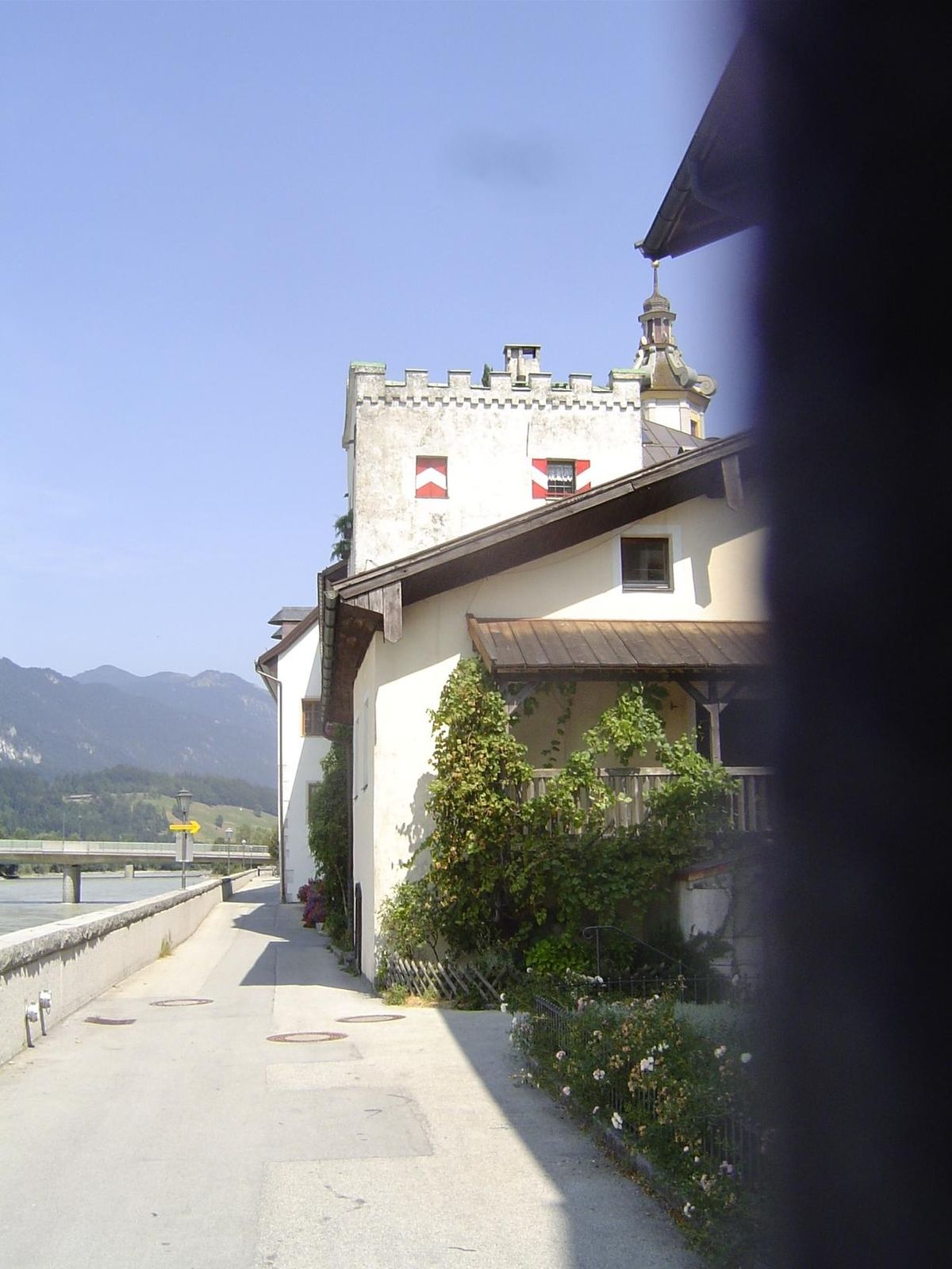 Rattenberg fits the bill and was doubly lucky because it had been built stoutly. Here's the Spazierweg promenade, with the Inn on the left. 