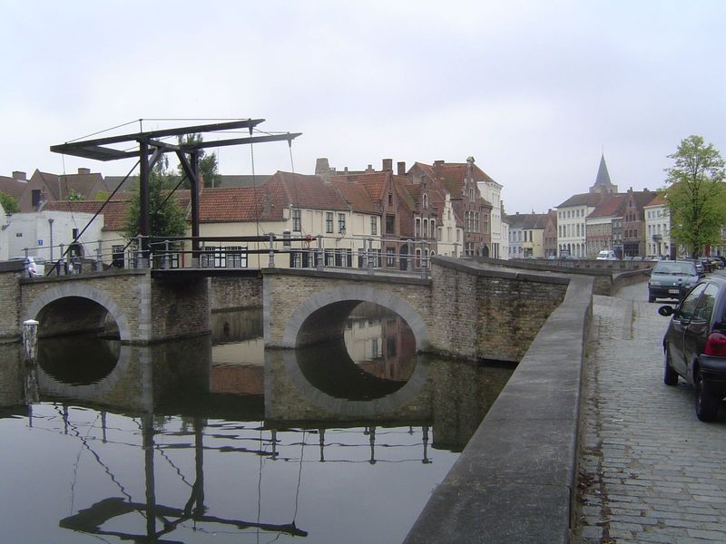 Most of the city's many bridges are fixed, but not all.