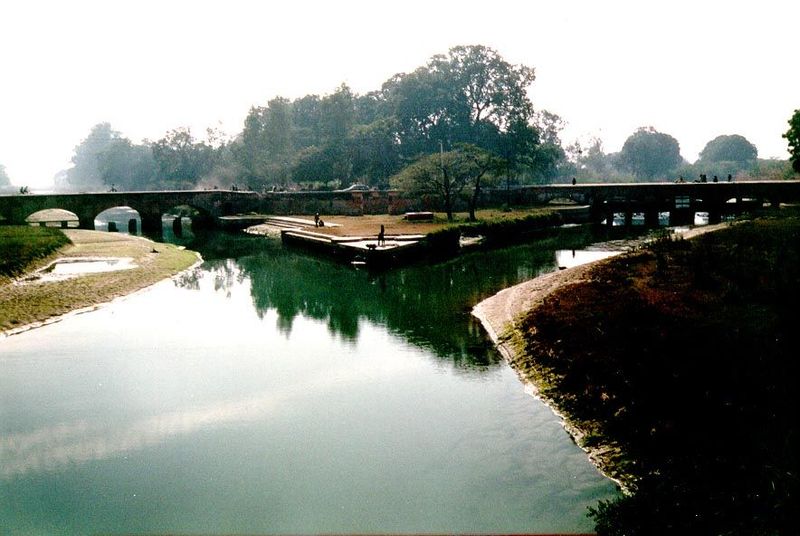 The canal divides many times along its course, but here is the main bifurcation point separating the Kanpur and Aligarh branches. It is date