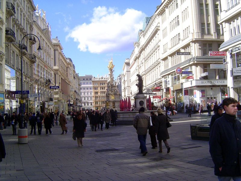 Outside the cathedral, it's just a minute's walk to the Graben, a focal point for shoppers. The central monument, from 1693, recalls the ret