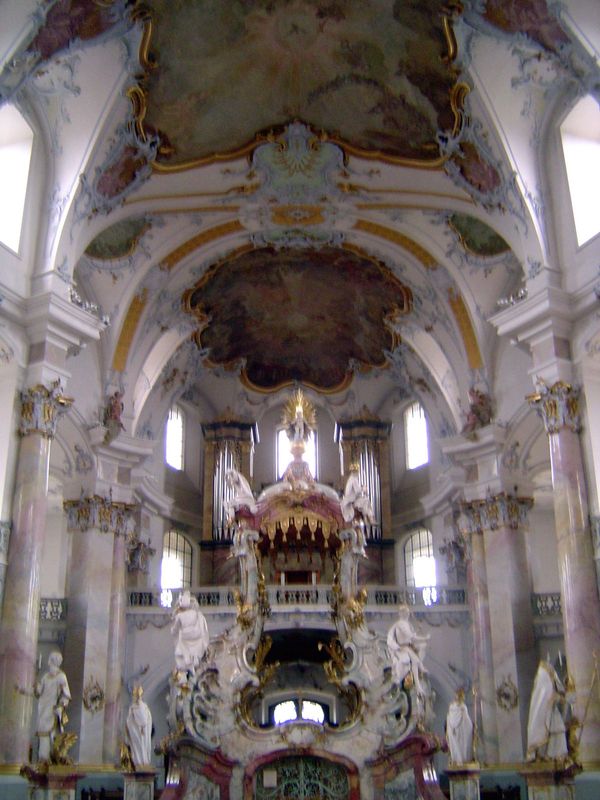 Pevsner continues: "This has the most exciting and baffling effect at the crossing. Here in a church of the Gesú type—and Vierzehnheiligen a