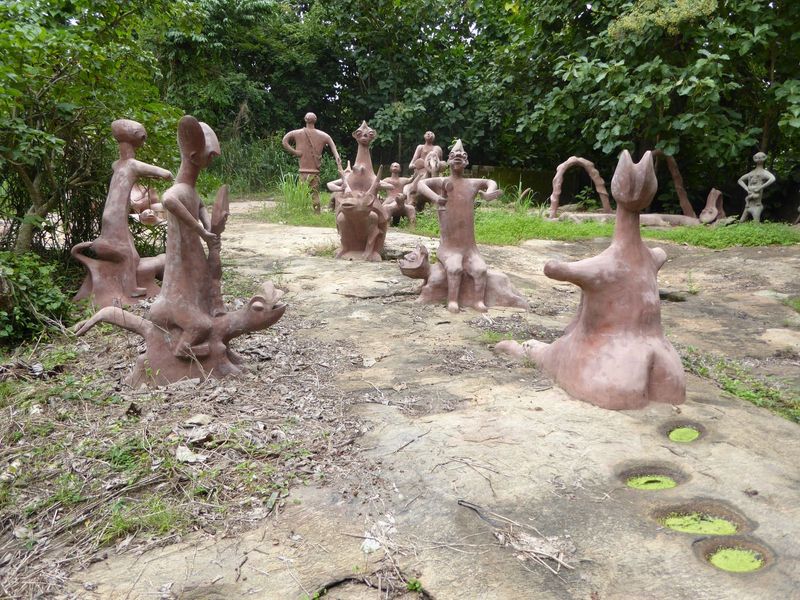 Someone might ask which came first: these sculptures or the Star Wars cantina. The answer is Star Wars.