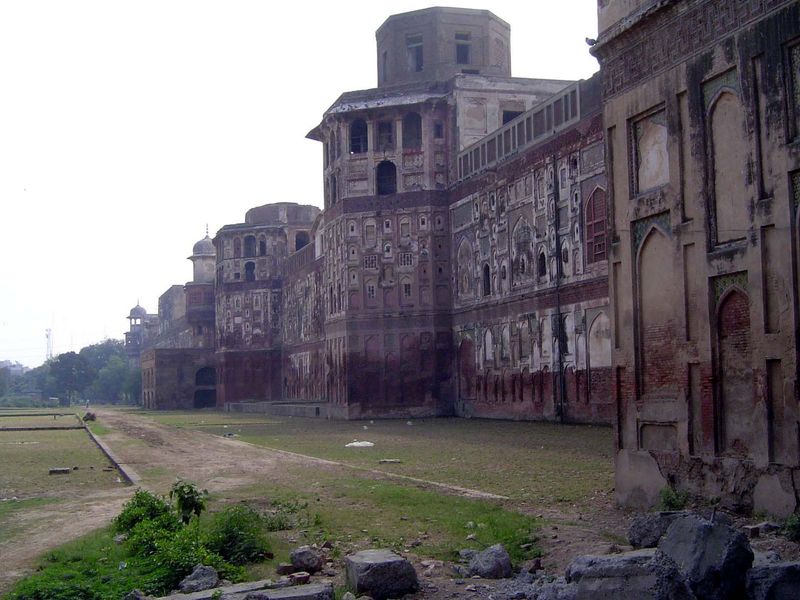 If we continue around the corner, we can see that pictures line the fort's north wall, too.