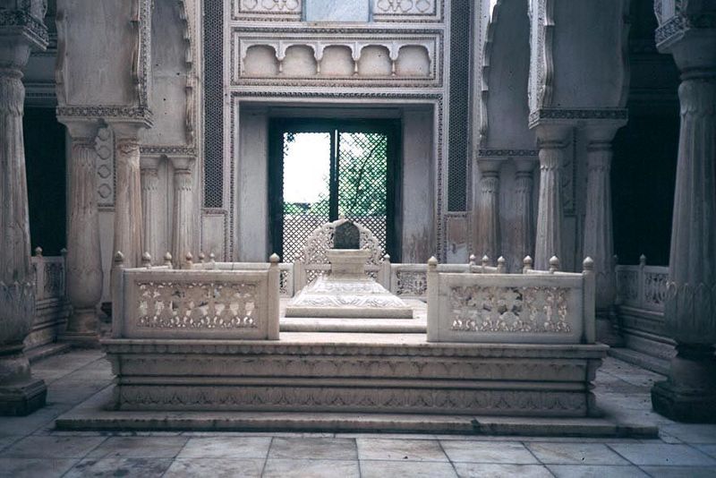 Another view of Asman Jah's tomb. The screens around the tomb are actual marble, not plaster.