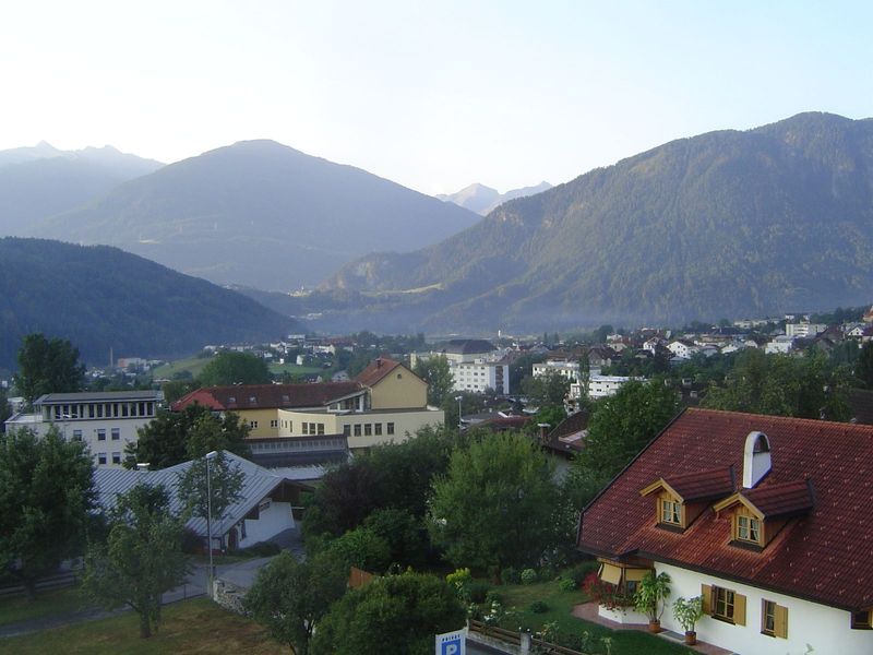 A view of the town in its setting.