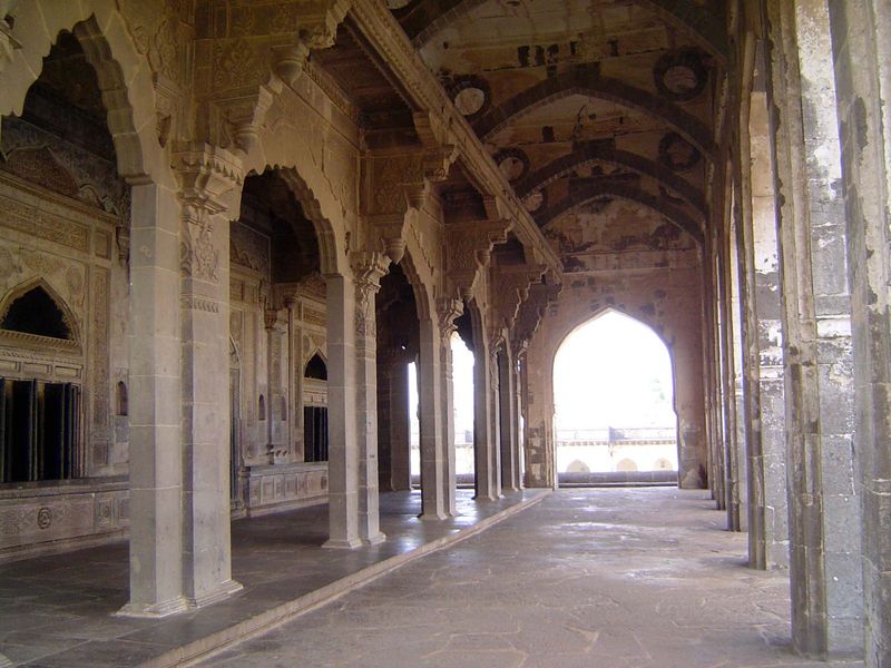 Traces of gilt and azure lasted a long while on the inner walls; presumably the pillars are the work of restorers on a budget.