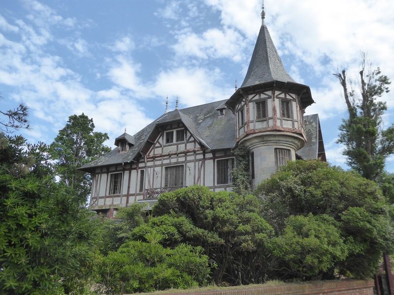 Here's a local landmark, the chalet called "Le Griffon," from 1917 and designed in part by the same Rafael Ruano who worked on the church.
