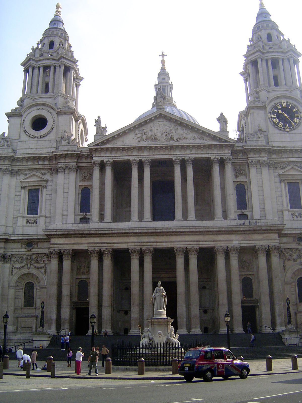 The statue is of Queen Anne and was executed by Francis Bird, who also carved the pediment sculpture.