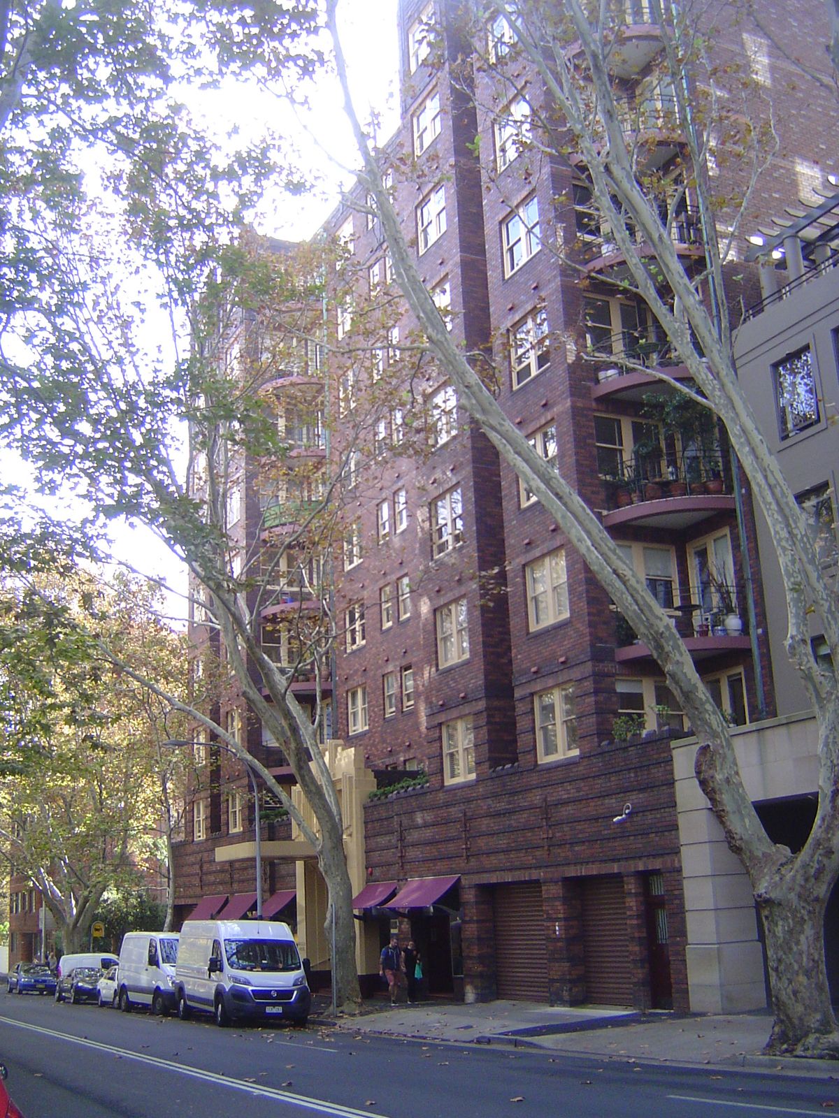 Here's a more subdued Deco. It's the Macleay-Regis, according to Jahn the "last great apartment building completed before World War II." Yes