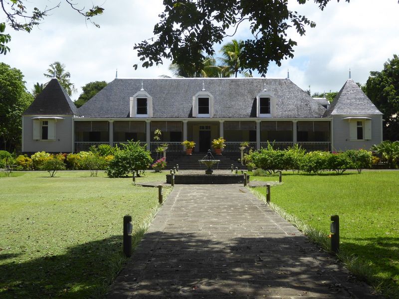 Here's another of these old plantation houses now catering to tourists. It's on the Saint Aubin plantation, established on the south rim of 