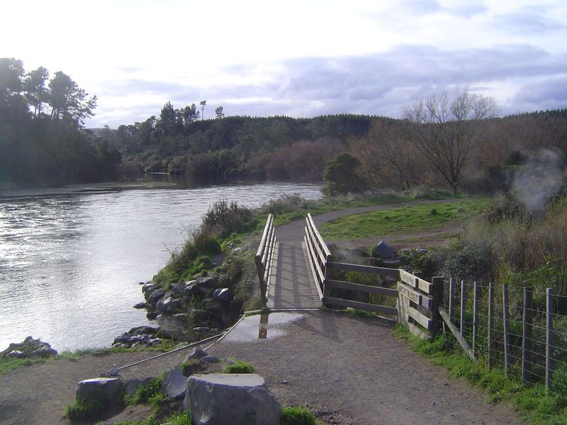 There's lots of steam in the neighborhood. Here we've come back to the Taupo River just below the lake outlet. We're in the Spa Thermal Park