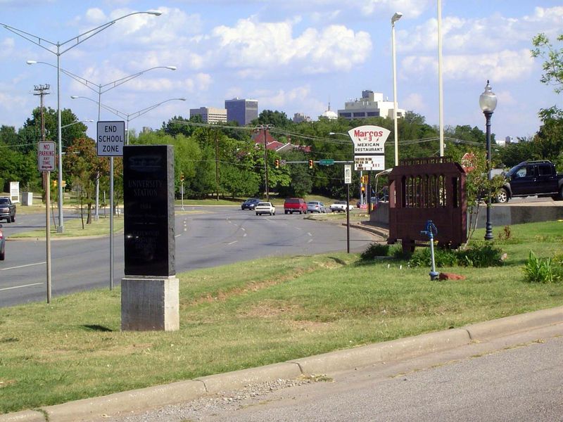 This is probably the only place in the city where the streetcar system is remembered: the triangle is the former University Station, where s
