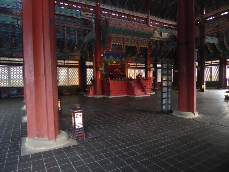 Interior of the throne room. Behind the throne is a sun-moon screen with the five peaks that are, or were, the home of protective spirits.