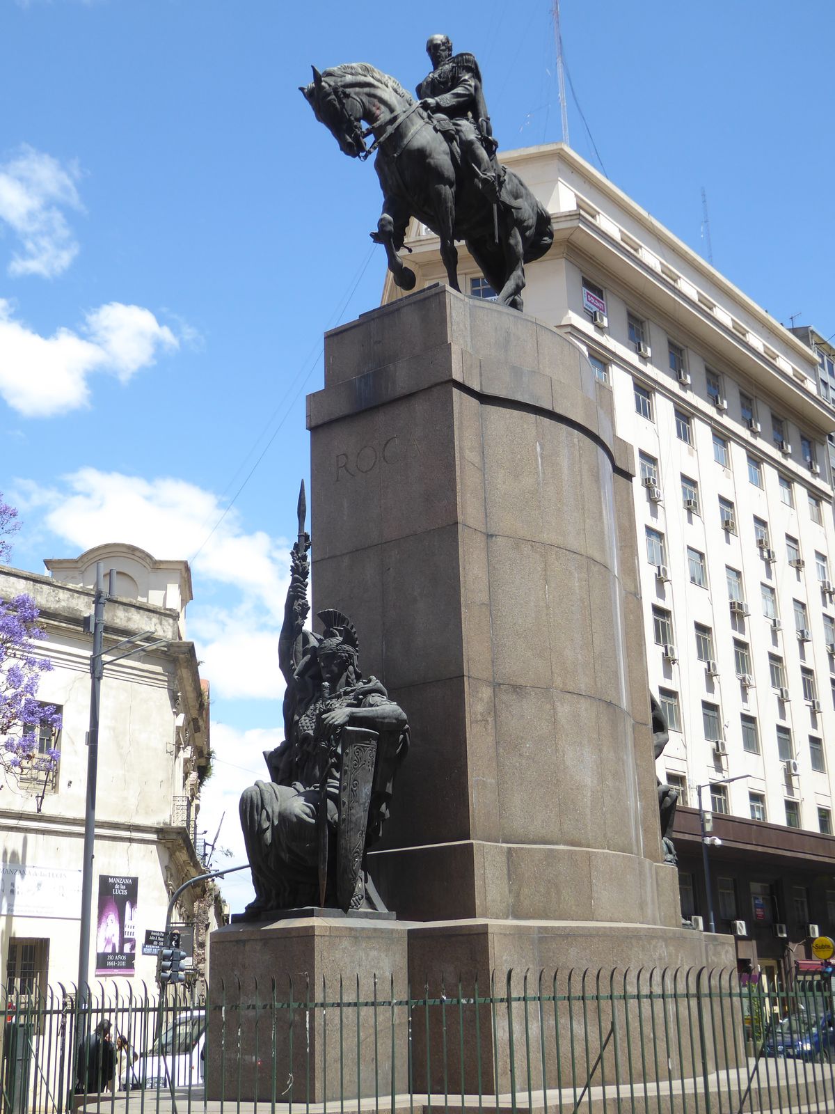A block away, a tired Julio Argentino Roca, Argentina's president for 12 years, makes his escape down Avenida Roca. The fencing hints that s