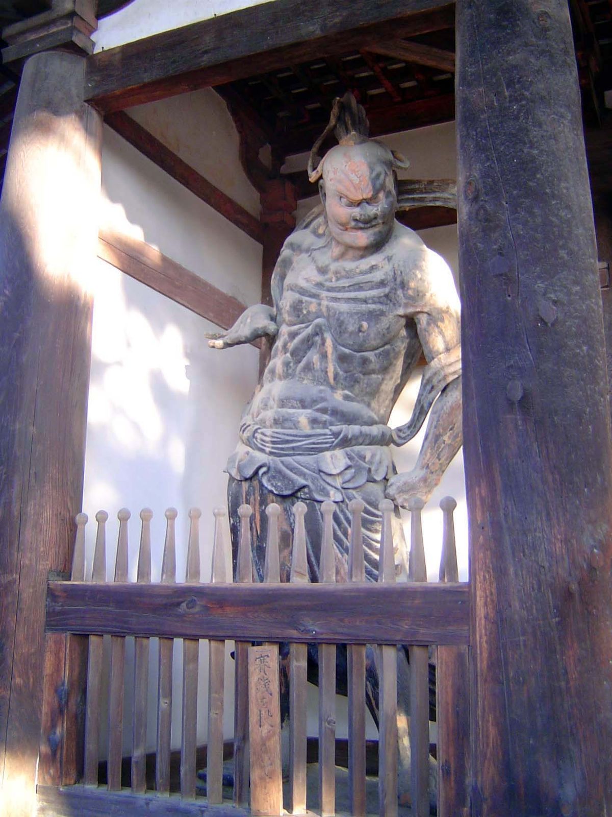 Set in the chumon are two kongo-rikishis, or gate guards. The one on the left is black.