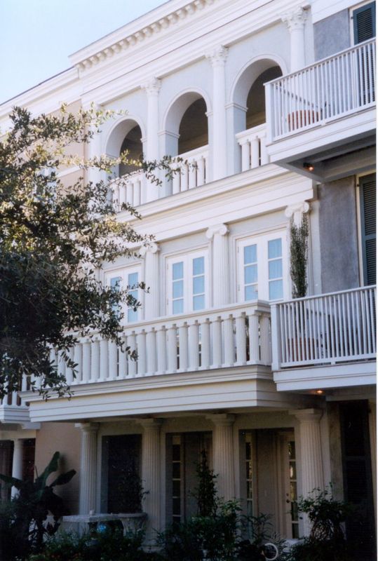 The central commercial district has residential flats above shops comprising an official artist's colony. It's even named Ruskin Place, as i