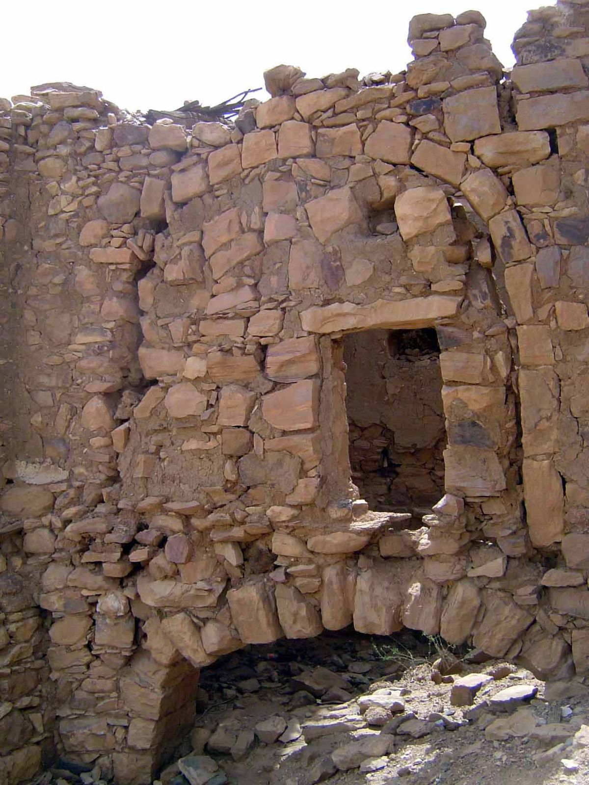 Construction techniques include the true arch.