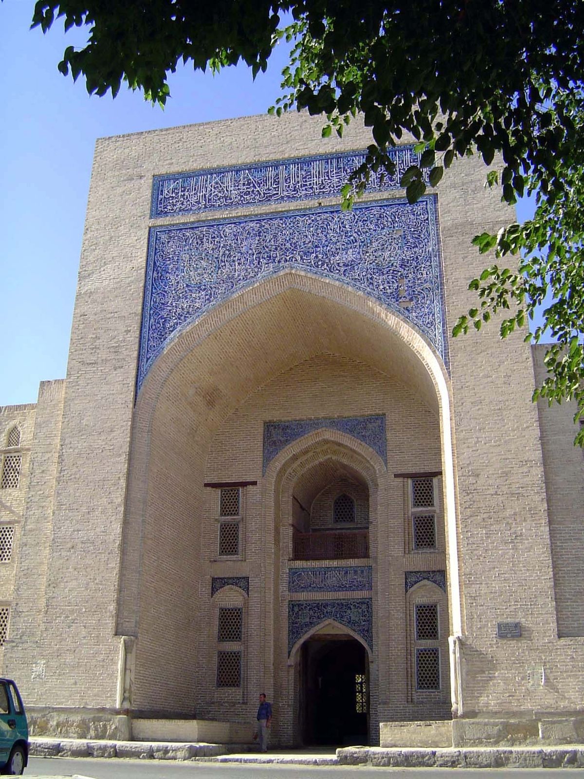 Close to the pool but much older is the Kukeltash Madrasa of 1568. It's named for Kulbab Kukeltash, a senior figure in the administration of