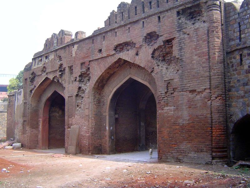 Shahjahan moved his capital to Delhi from Agra in 1638, and around his Red Fort a walled city grew. The fort is on the right bank of the Yam