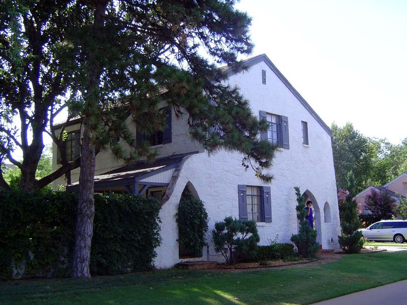 The developer had spent some time out West and returned besotted: that's the story, at least. Here is 1901 Carey Place, built in 1937.