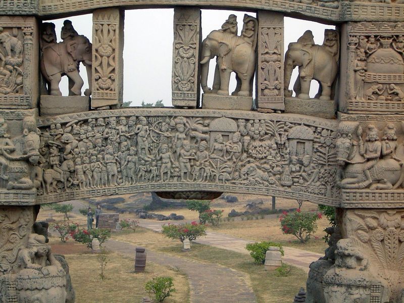 The bottom architrave concludes the story of Vessantara.