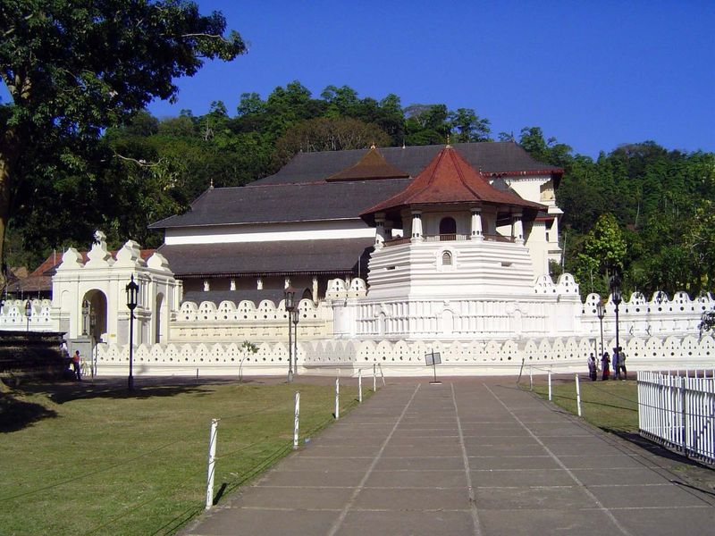 The main approach to the temple focuses on the octagonal pattirippuva that once served as the king's viewing platform. It's a Kandy icon, fi