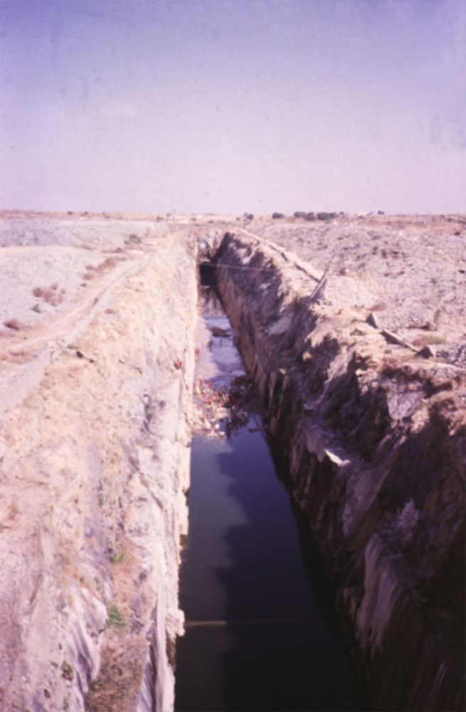 En route to trouble: a deep cut for the Nagarjunasagar Left Bank Canal.